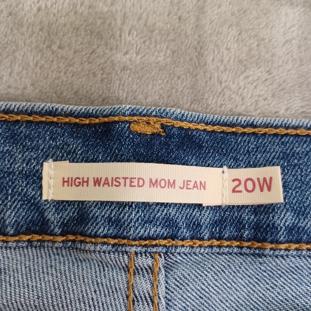 NWT Levis High Waisted Mom Jeans 42x28  Relaxed Tapered Leg Blue‎ Sz 20WClassic - Picture 3 of 10